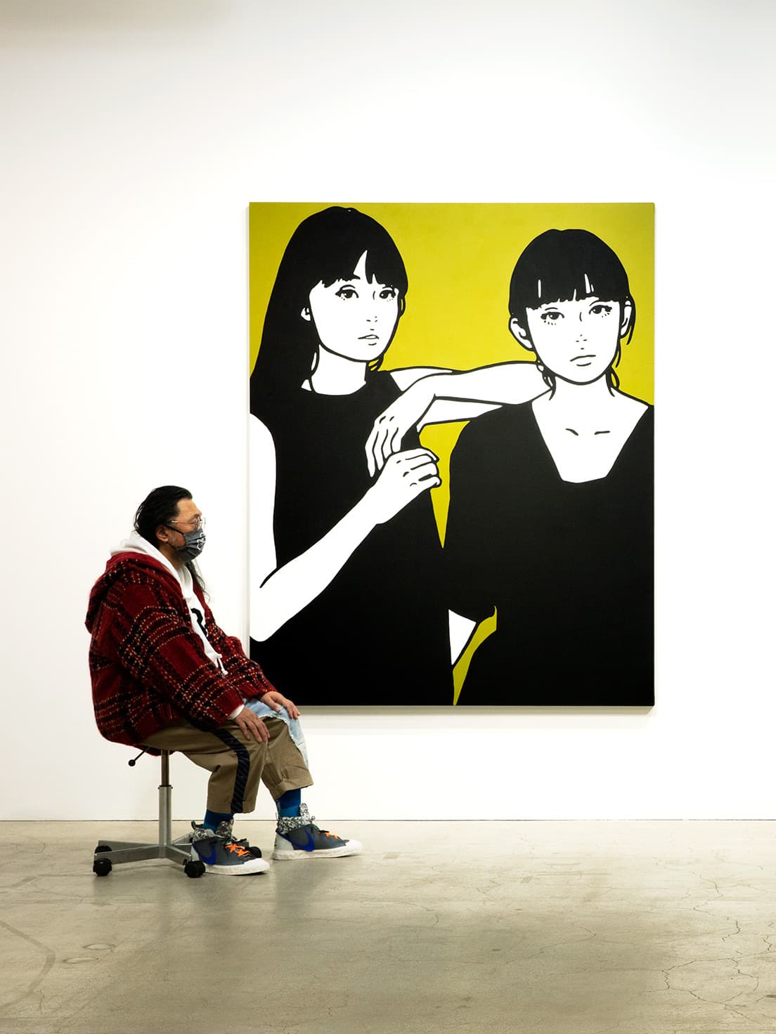 村上隆　1962年東京都生まれ。日本の伝統絵画とマンガやアニメに共通する特徴を「スーパーフラット」と提唱する。2001年にアート制作およびアーティストマネージメントを行う〈カイカイキキ〉を設立。