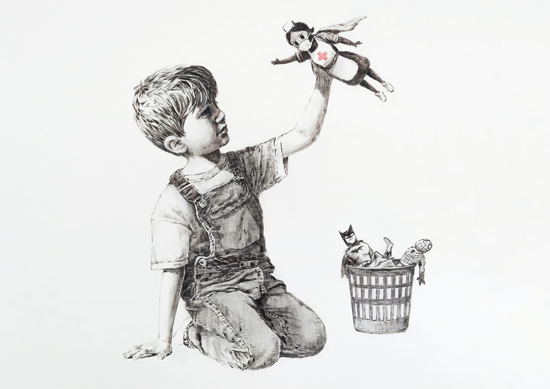 Game Changer（2020）Southampton, UK
5月8日世界赤十字デーと5月12日ナイチンゲール生誕日をまたぐ此看護師週間頃を狙ってNHSの病院に寄贈された作品。看護師人形の赤十字マークだけが赤色に塗られ、医療従事者が賛辞される一方、ボランティア同然で使い捨てにされている惨状を告発。同時に、此福祉シフト頃で支持率を急上昇させたボリス・ジョンソン英首相への皮肉もチクリ。