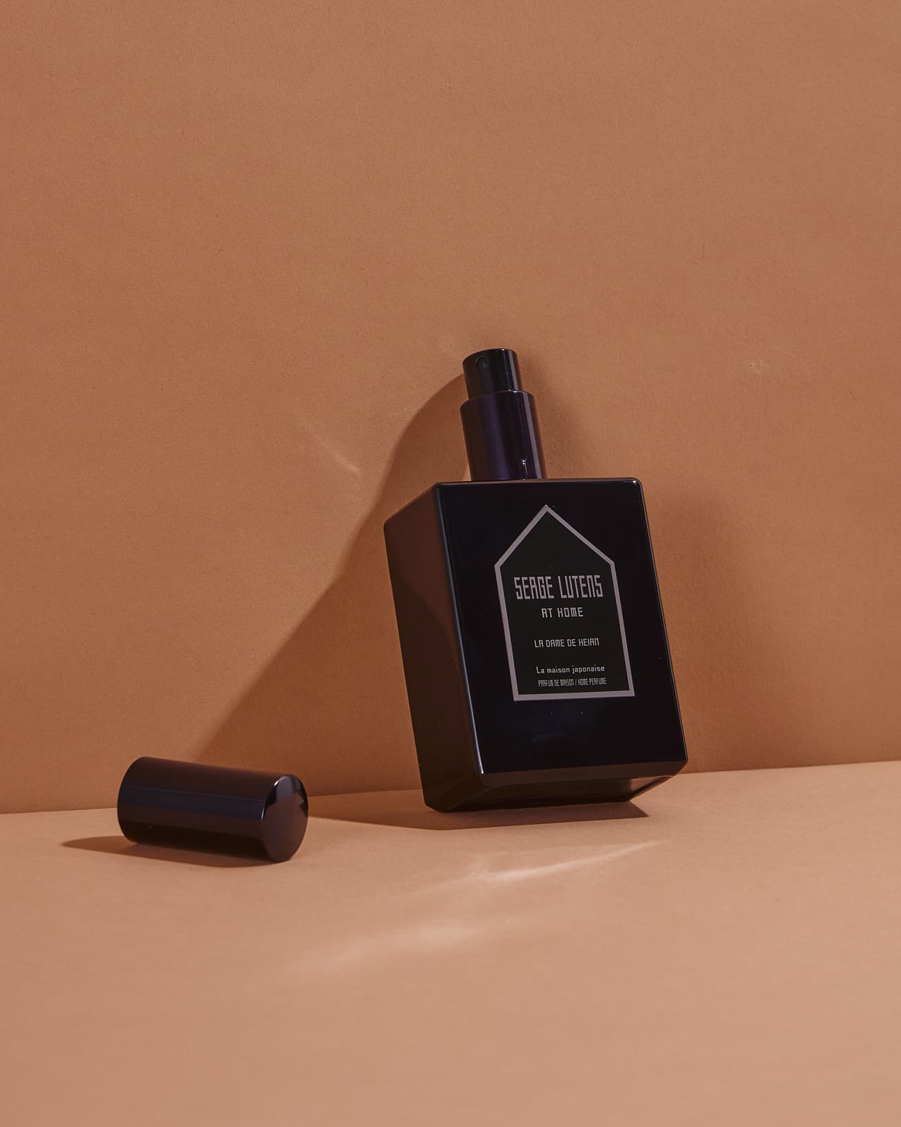 スプレータイプのルームフレグランス、《メゾン パフューム ラダムドゥヘイアン》7,810円。