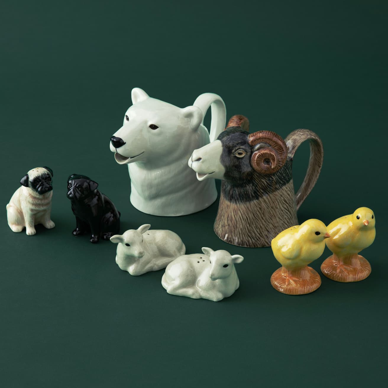 ポーズもキュートで、思わず頭をなでたくなる。左上から時計回りに、ジャグ ポラーベア、スウェールデール シープ各5,980円、ソルト&amp;ペッパーセット チック、ラム、パグ各5,980円。