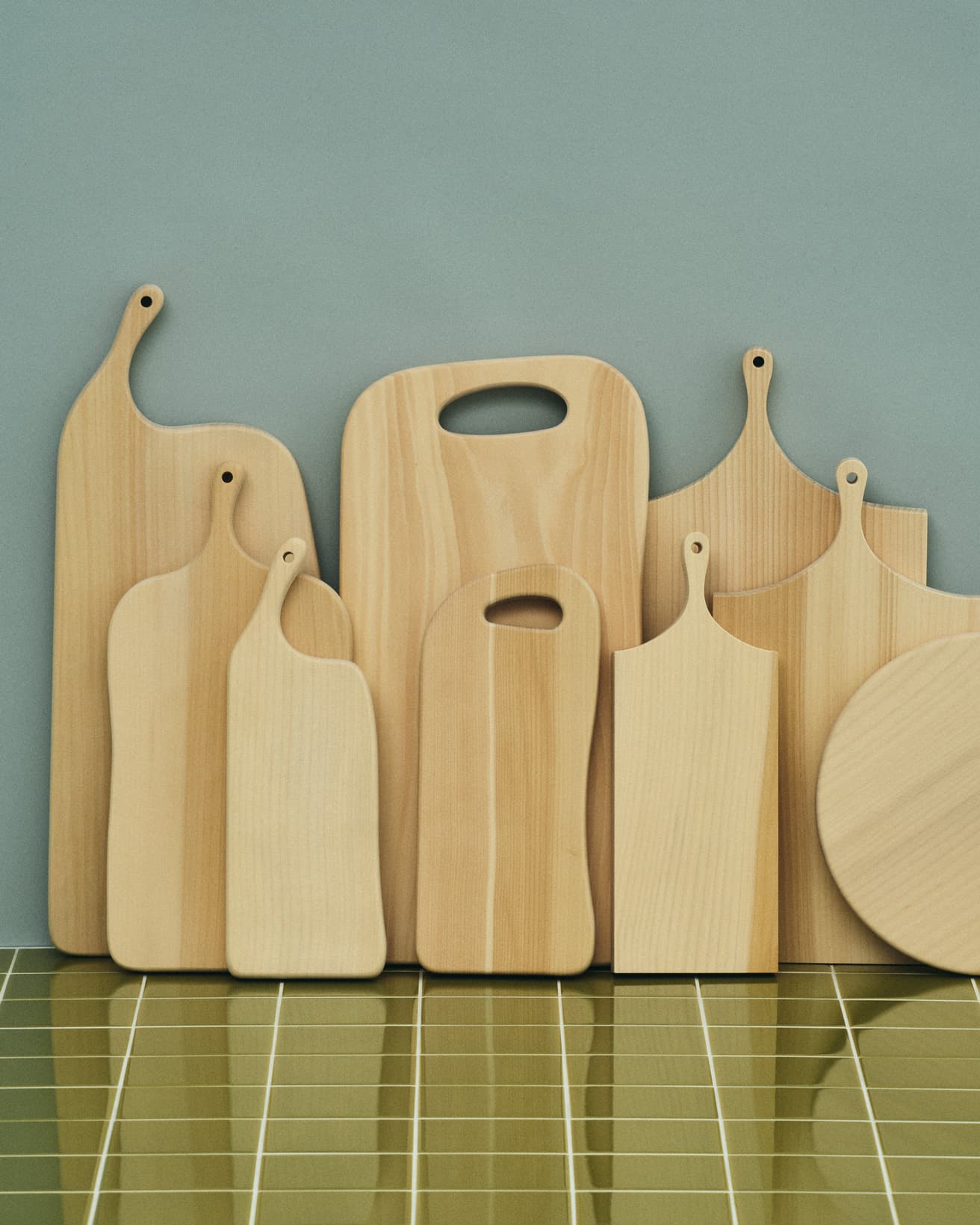 《いちょうの木のまな板》小7,150円〜、中8,690円〜、大12,650円〜。●ウッドペッカー TEL 058 372 3030