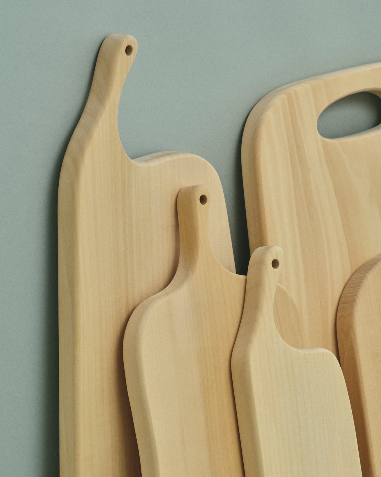 しなやかなオーガニックフォルムは、一つひとつを丁寧に手作業で仕上げた証だと言える。