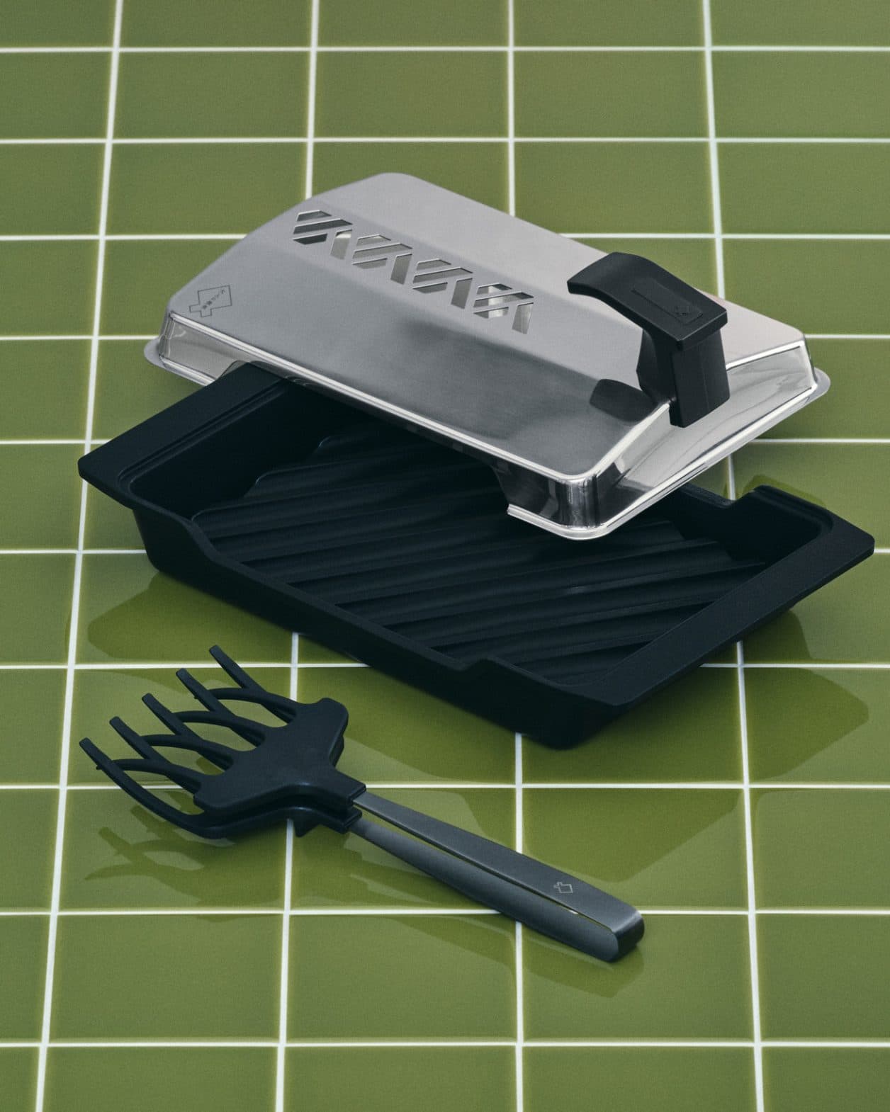 外はパリっと中はジューシー！ 七輪の絶妙な焼き加減を再現した魚焼き器。