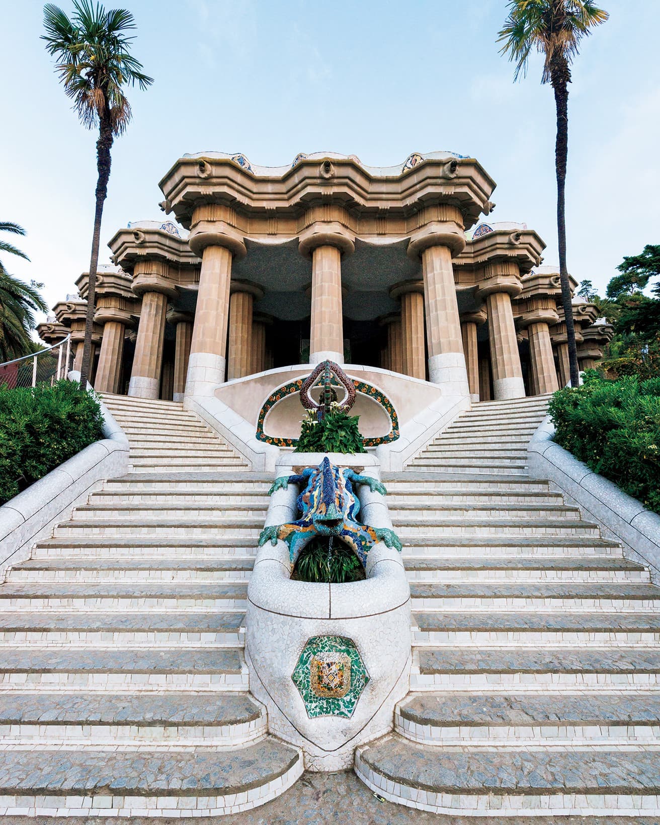 アントニ・ガウディの代表作〈グエル公園〉。Photo_Tetsuya Ito