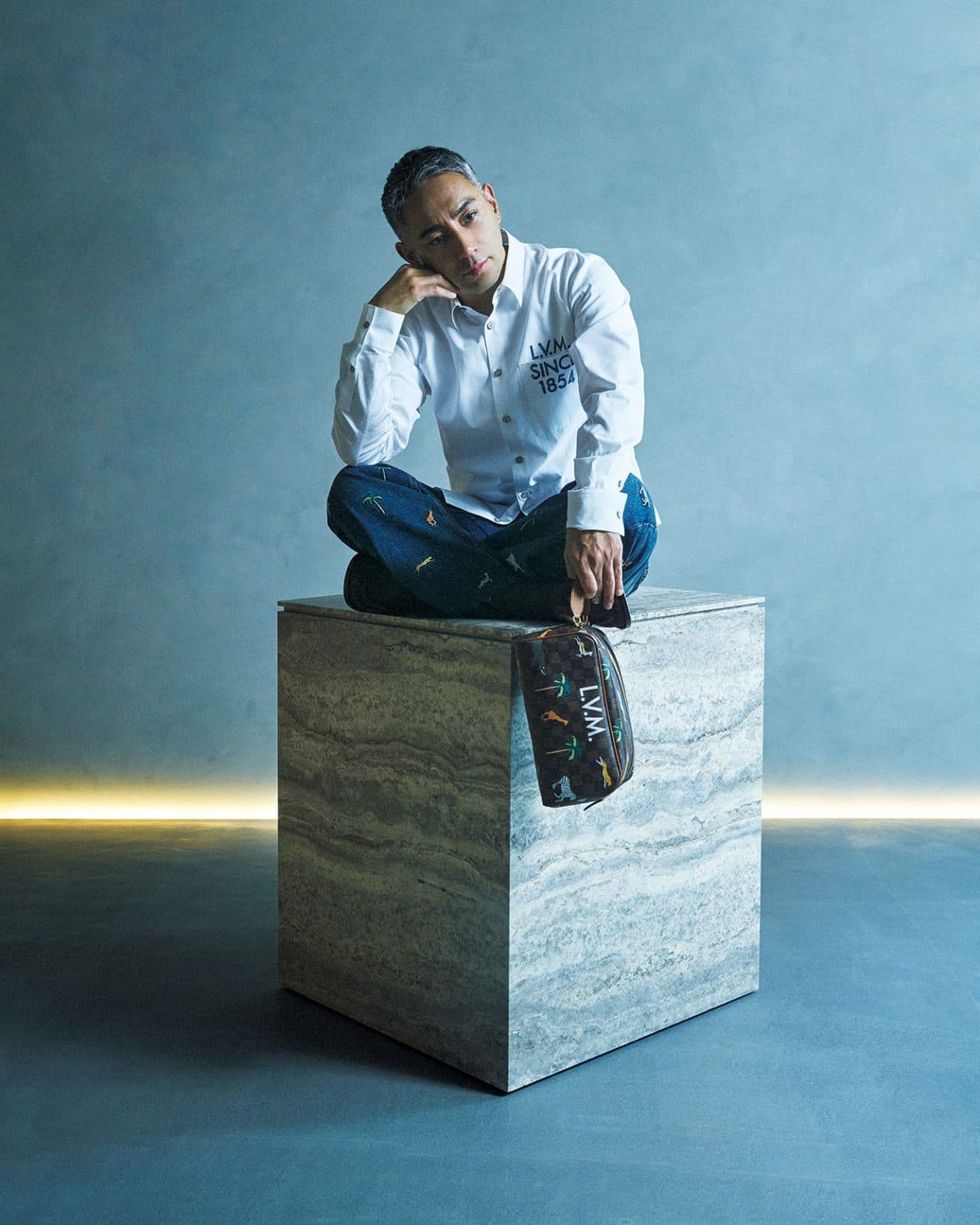 市川團十郎がルイ・ヴィトンを纏い、表参道でアートの旅へ。