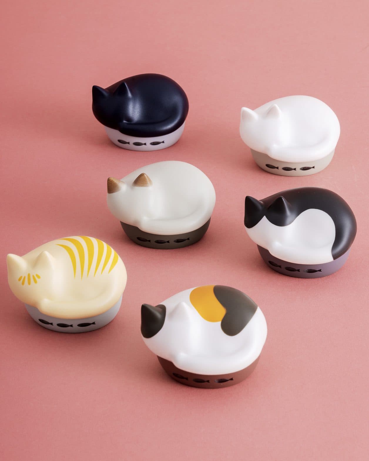 電源を入れると“にゃー”！ 猫の幸せを願う、猫好きのためのワイヤレスイヤホン。