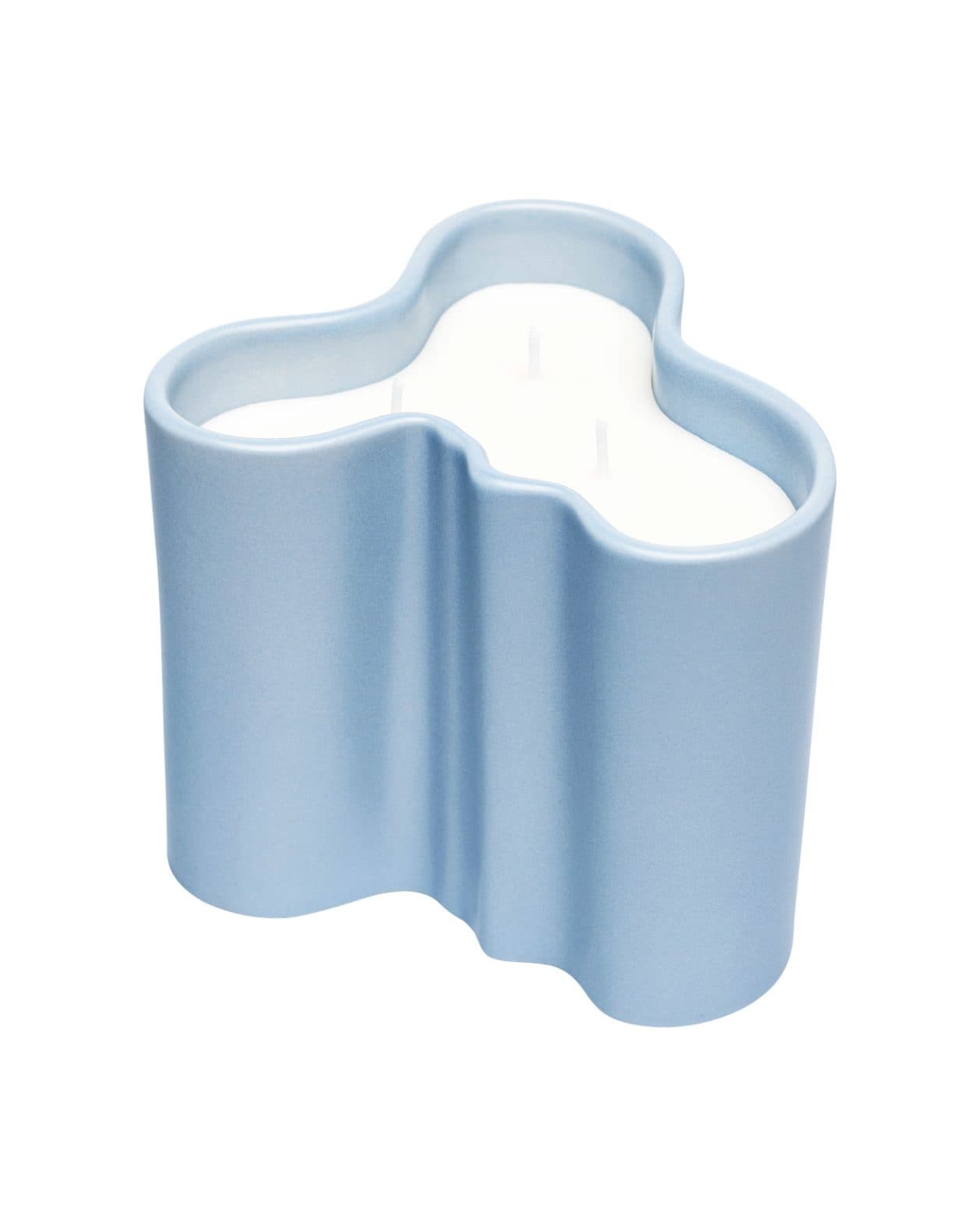 アルヴァ・アアルトの有機的フォルムを纏った〈イッタラ〉のキャンドル。