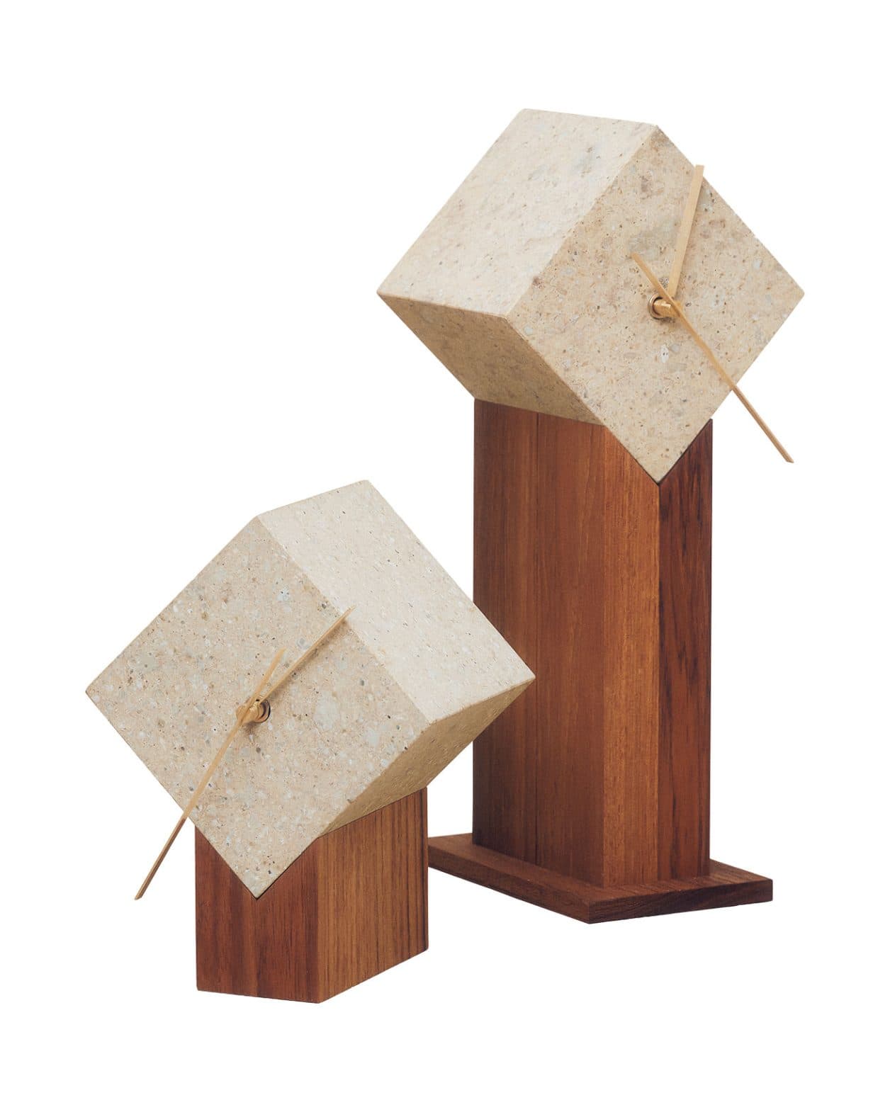 原始的な身体の知覚を呼び覚ます。異素材が織りなす、美しい時計。