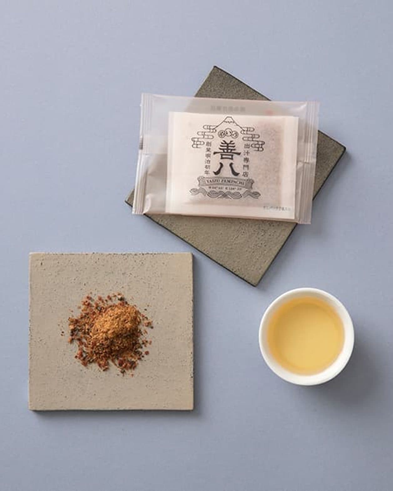 燻した香りとうま味が料理をひきたてる無添加の鰹節。風味が強い食材とも相性◎