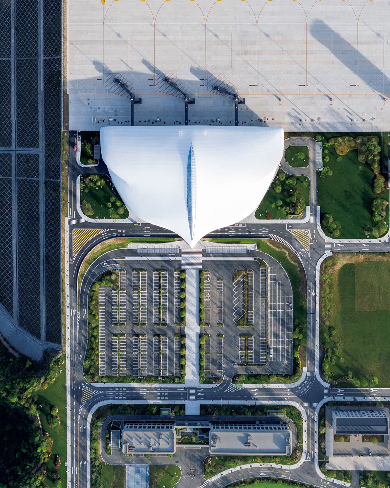 現在は国内線の発着に使われているが、将来的にはターミナルを増設、国際線も含め2050年までに500万人の乗降客を見込む。