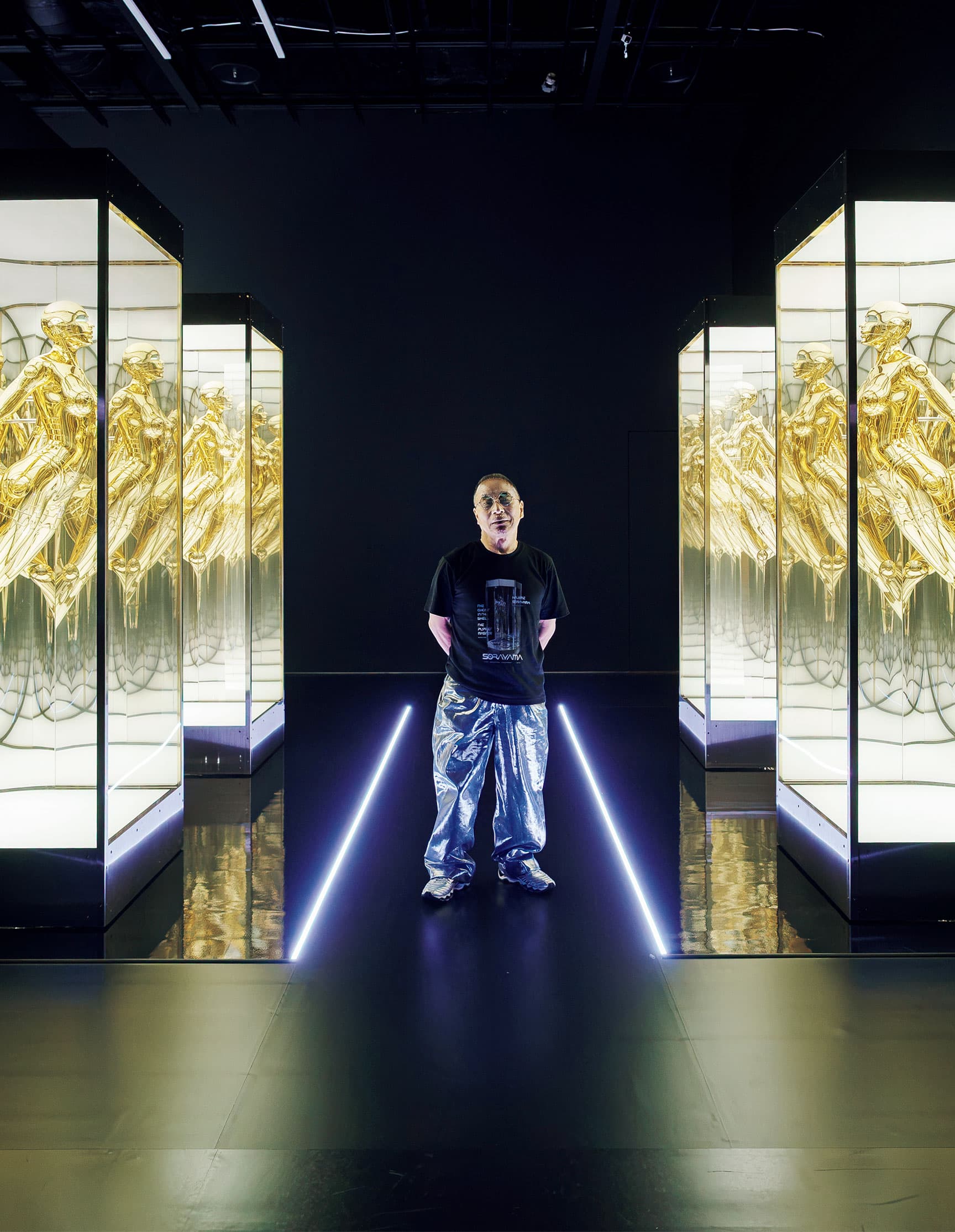 東京・京橋で空山基の大規模個展が開催中。光が織りなす、エロティックでセクシーな世界へ。