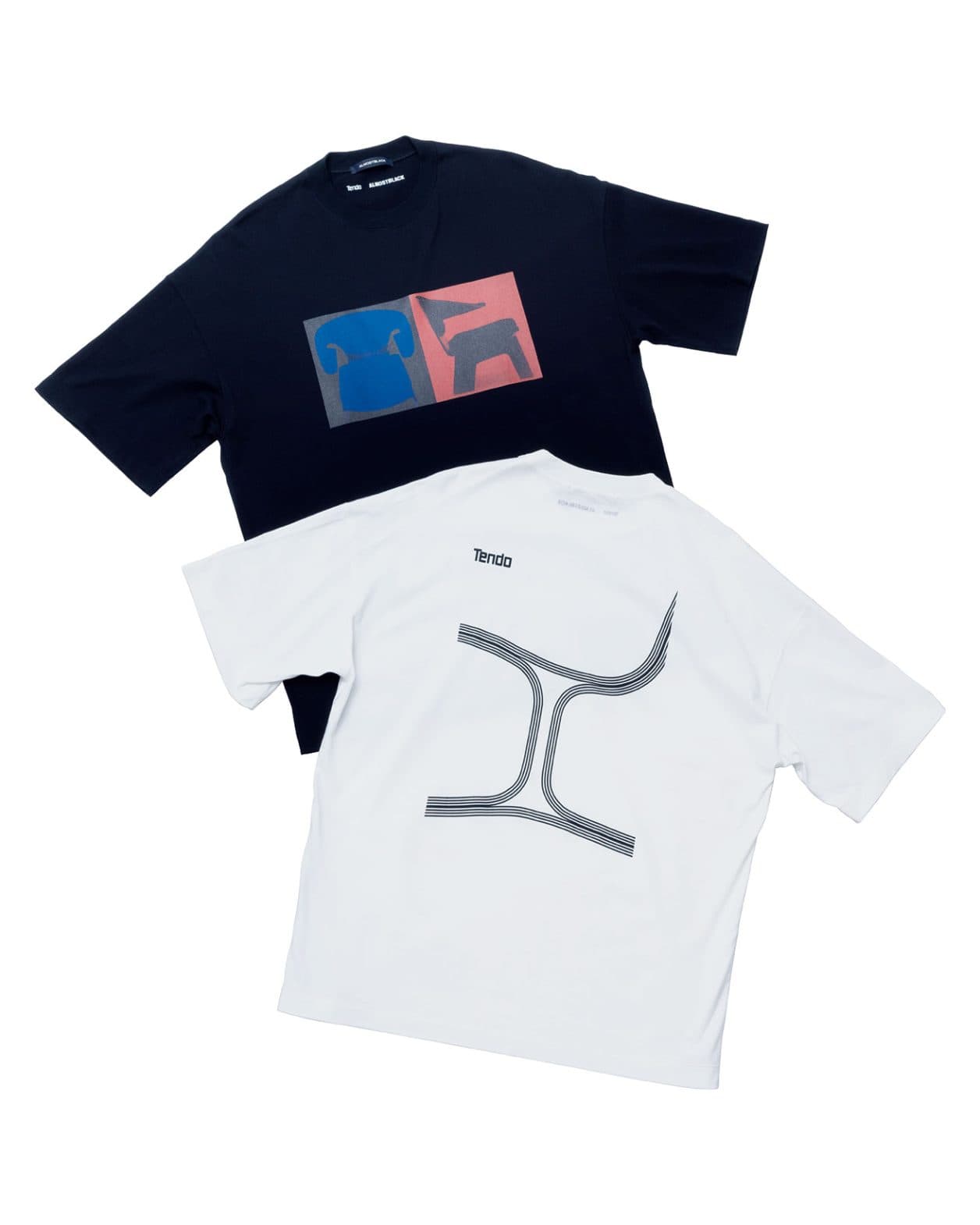 〈天童木工〉の名作家具がモチーフ。〈ALMOSTBLACK〉がTシャツを制作。