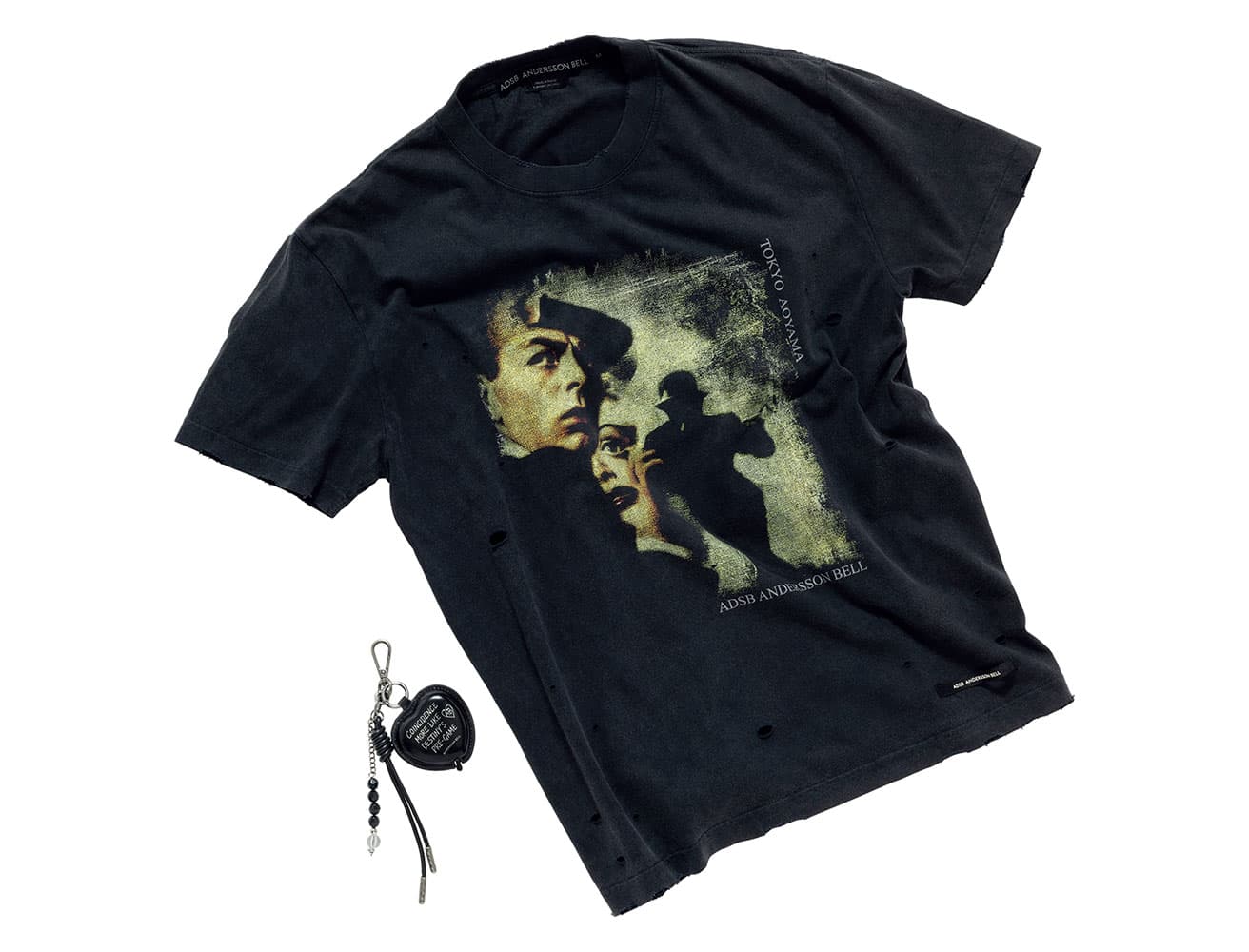 Tシャツ19,800円、キーホルダー9,900円。