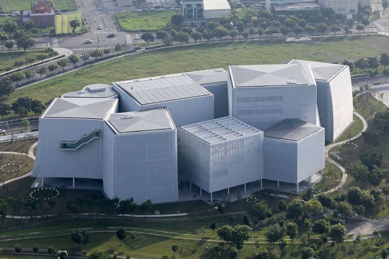 大小8つのボリュームから構成。公園の各方向からアクセスができる。photo_courtesy of Taichung Art Museum ©Iwan Baan

