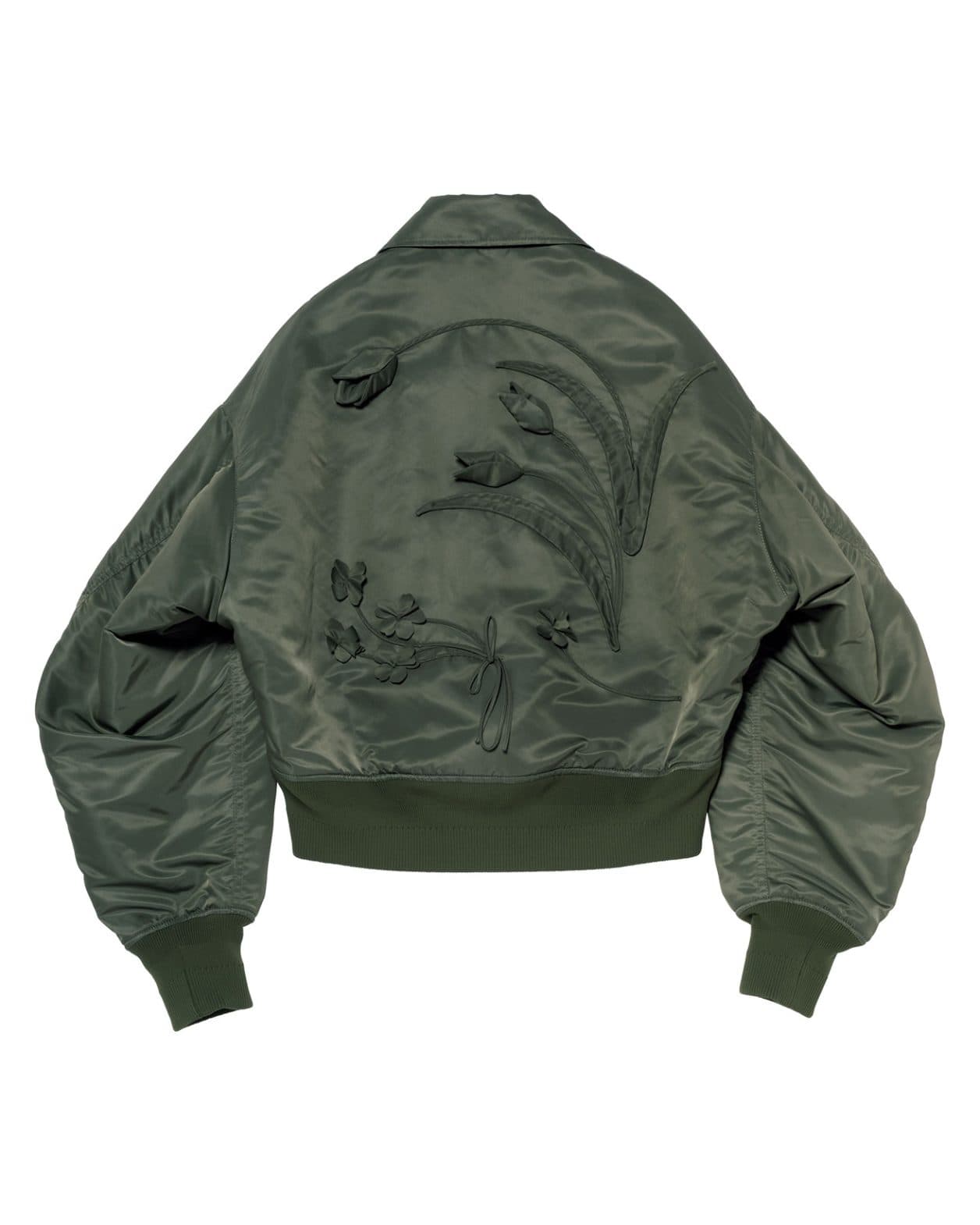 デザイナーの幼少期の記憶から着想。〈Mame Kurogouchi〉のフライトジャケット。