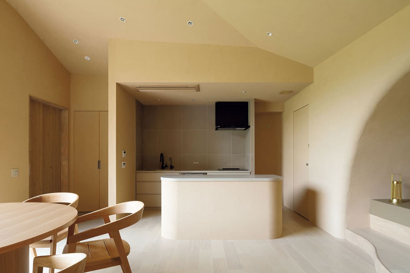 土のような質感と色調。