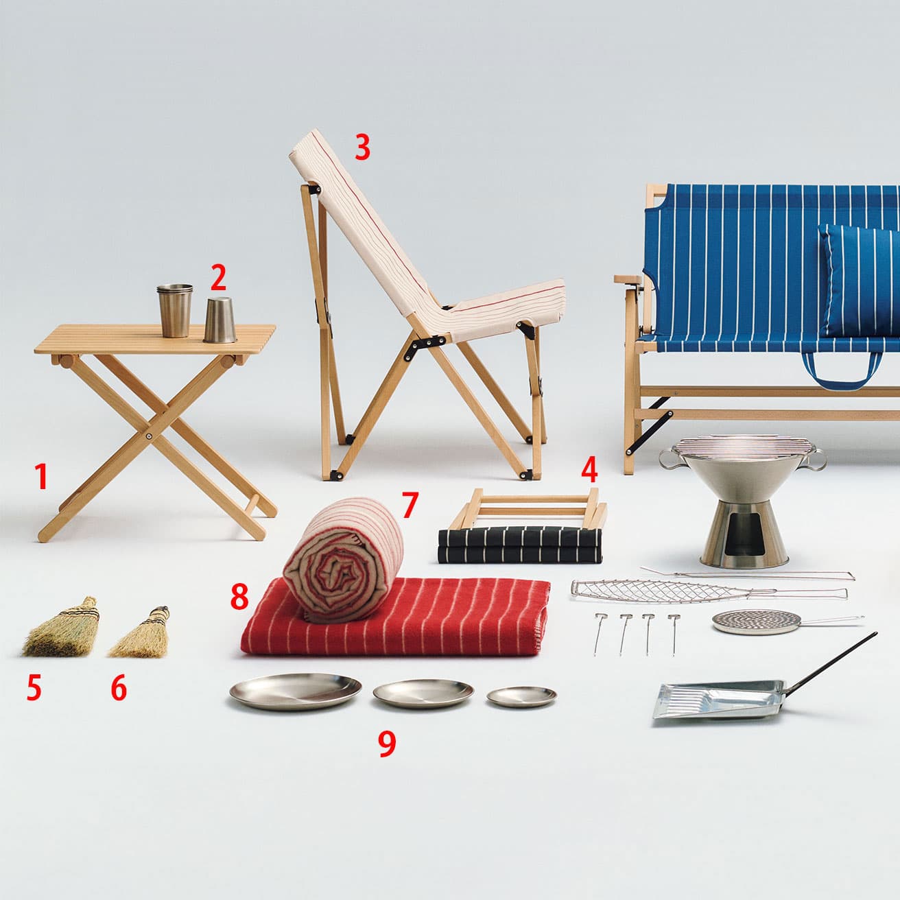 1 《Folding Table | Small》34,100円。2 《Steel Cup | Set of 2》S／3,960円、M／4,180円。3 《Folding Chair》44,000円。4 《Folding Stool》20,900円。5 《Broom | Hand M》。6 《Broom | Hand S》共に参考商品。7 《Sofa Cushion》33,000円。8 《Throw》57,200円。9 《Steel Plate | Set of 2》S／3,960円、M／4,730円、L／7,700円。