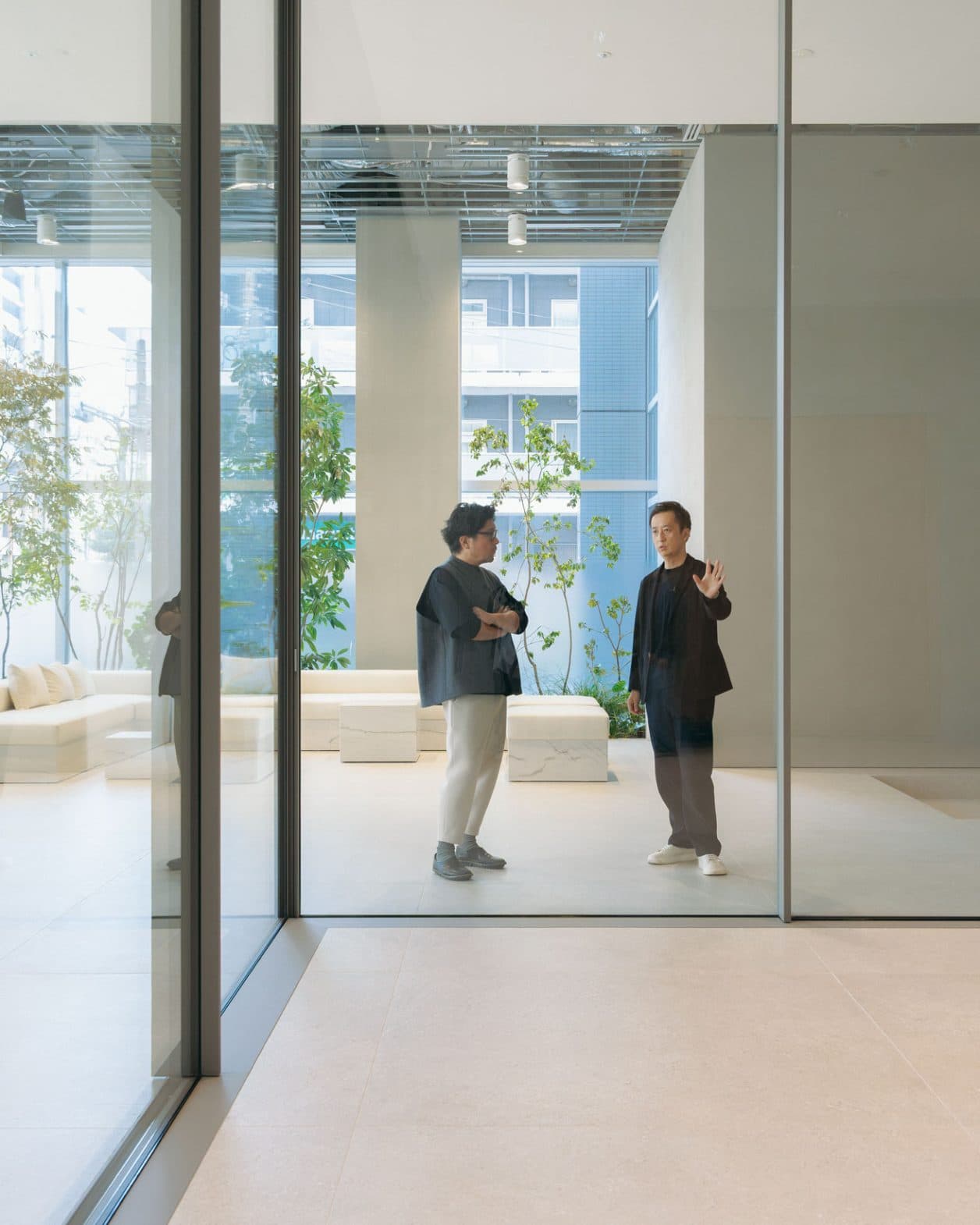 プロダクトデザイナー・倉本仁が体感。〈LIXIL〉がデザインする景色の移ろい。