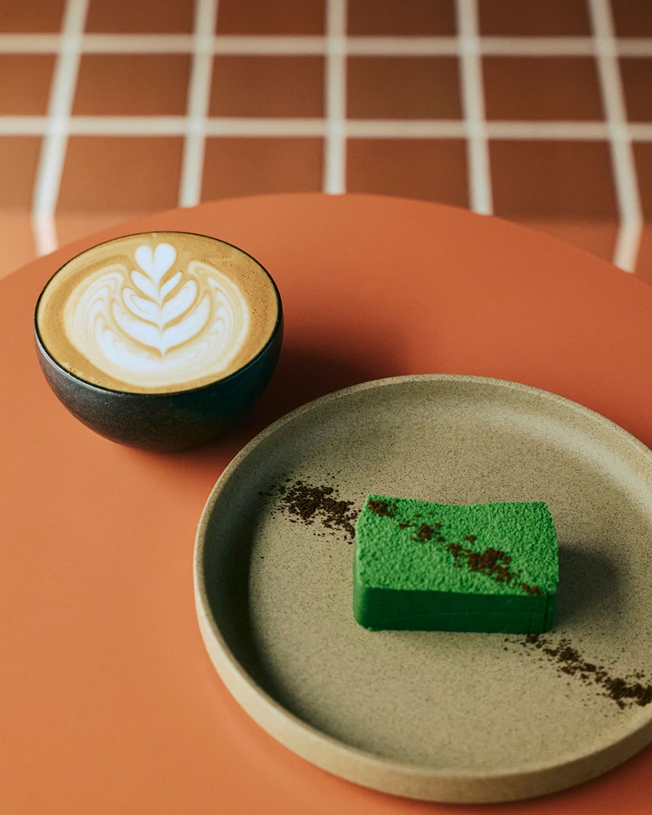 宇治抹茶テリーヌ900円、カフェラテ700円。