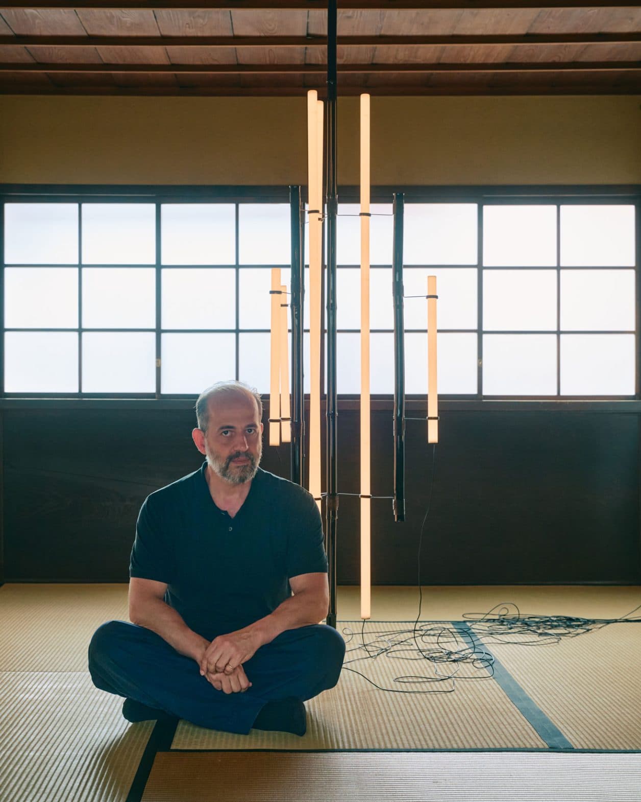 京都の築150年の古民家で体験する、マイケル・アナスタシアデスが捉えた日没の光。