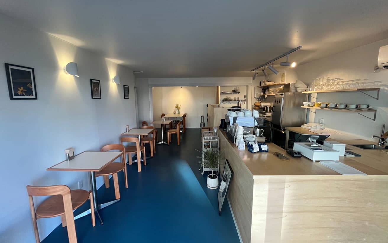 店の近くには〈中島公園〉が。「日本庭園や菖蒲池もある大きな公園です。コーヒーやフードをテイクアウトして公園へ遊びに行く方も多いですね」と大森さん。