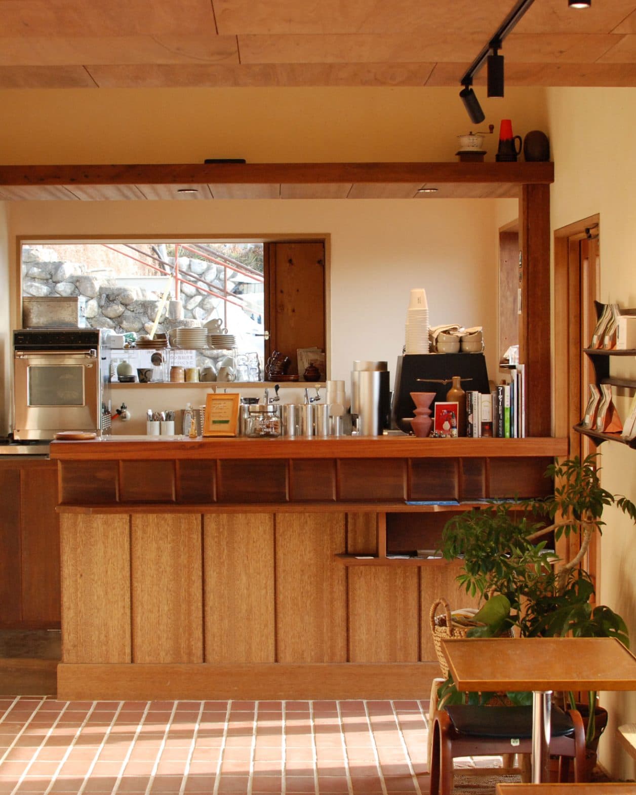 築50年、山梨・北杜の古民家をリノベーション。夫婦で営む町のコーヒー店。