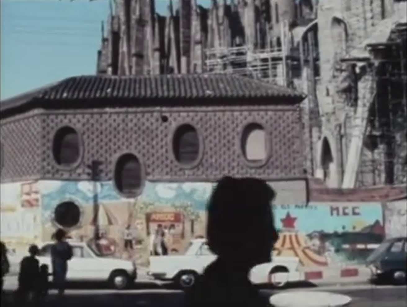 『GAUDI アントニオ・ガウディの芸術』1978 年｜44 分　監督・製作・編集・語り手：粟津潔、撮影：粟津潔、山崎博、勅使河原宏、音楽：高橋悠治、Ayuo （高橋ゆうじ）、片田江智子
Courtesy of AWAZU HOUSE ART CENTER