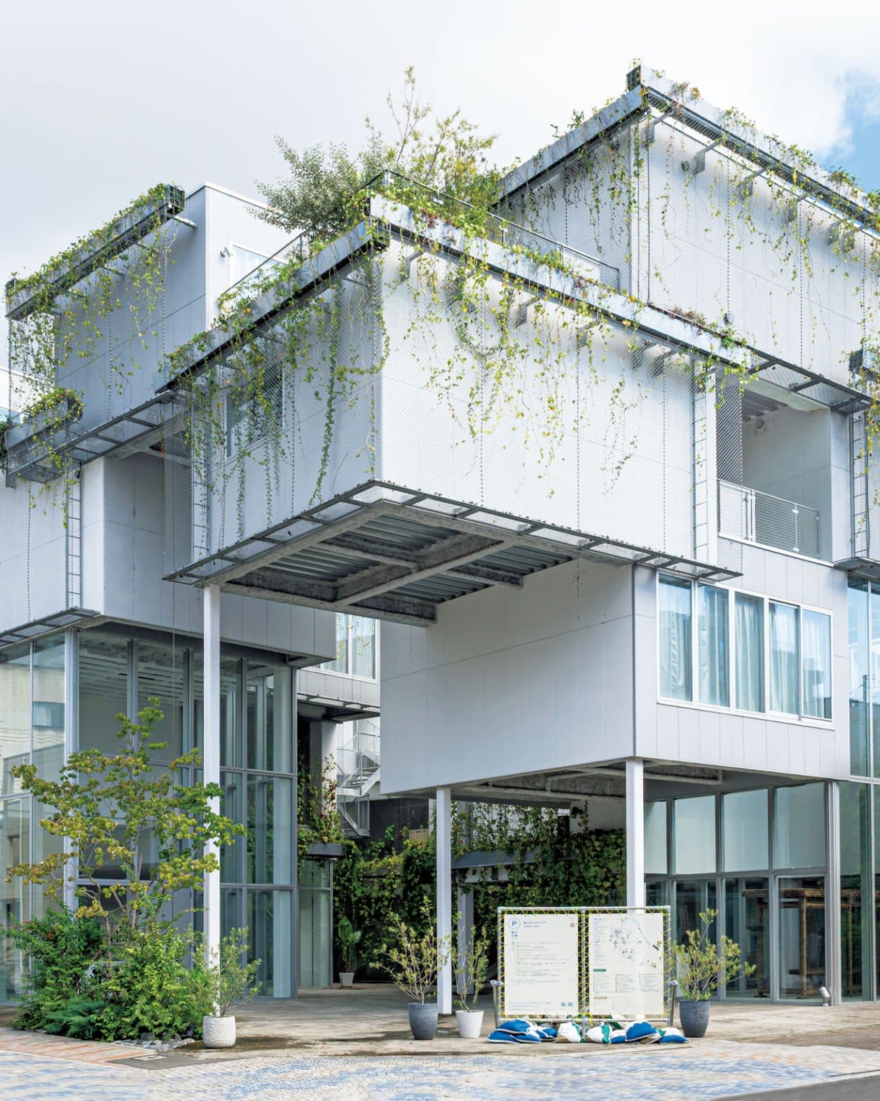 建築とアートで生まれ変わる、水辺と文学の街。「前橋国際芸術祭」を探訪。【最新号ちょい見せ】
