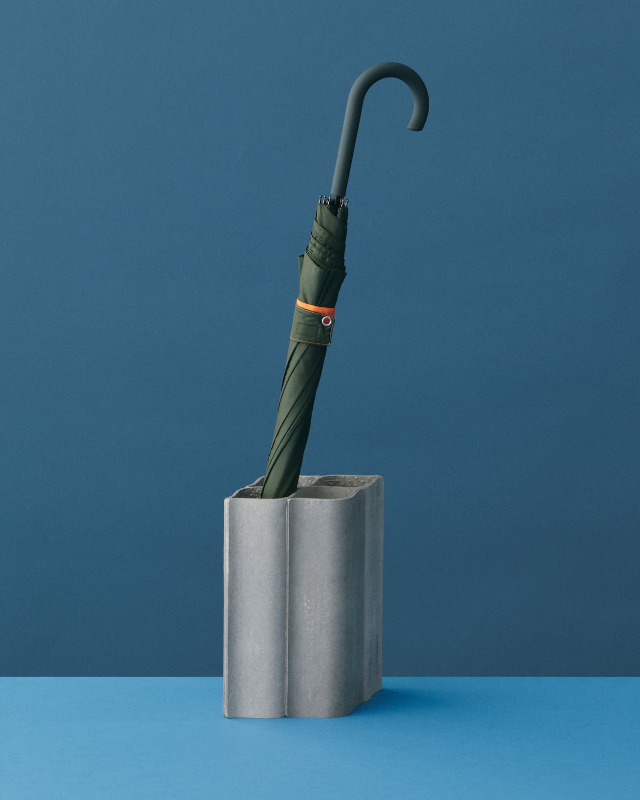 波形の形は雨水を効率的に流す役割がある。