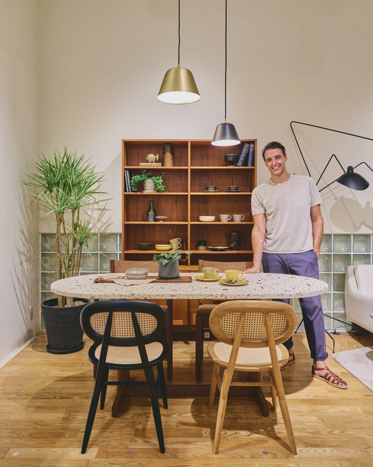 アンドレウ・カルーヤに聞く。伝統と革新が交差する〈イデー〉の人気チェアに見る、スペインのデザインとは?